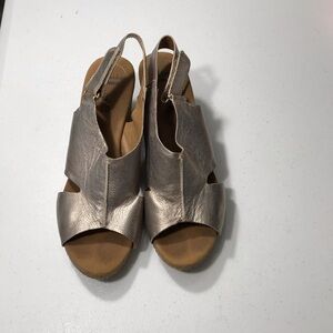 Clarks Women's Metallic Sandals Size 9.5M SB-